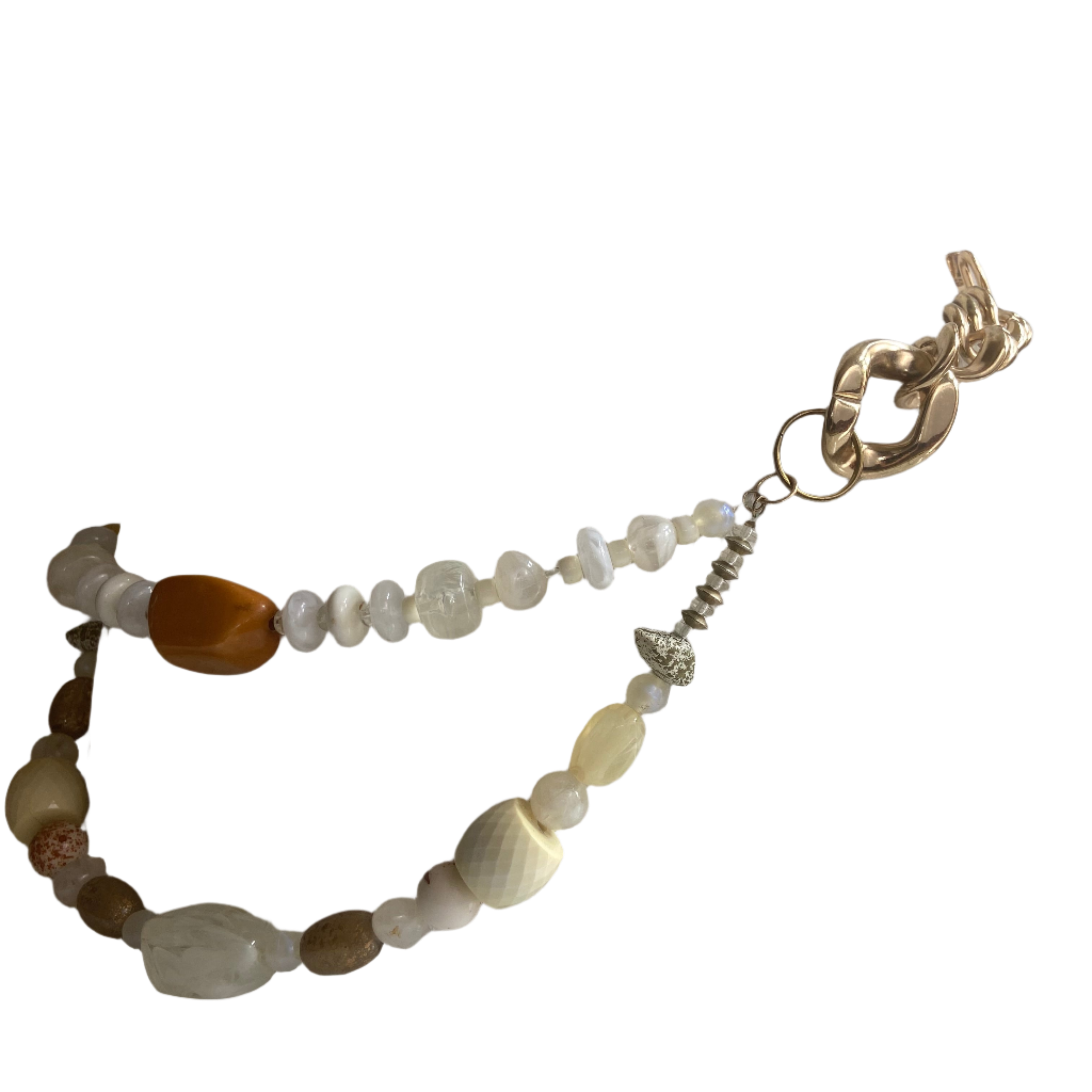 Beads and layers belt