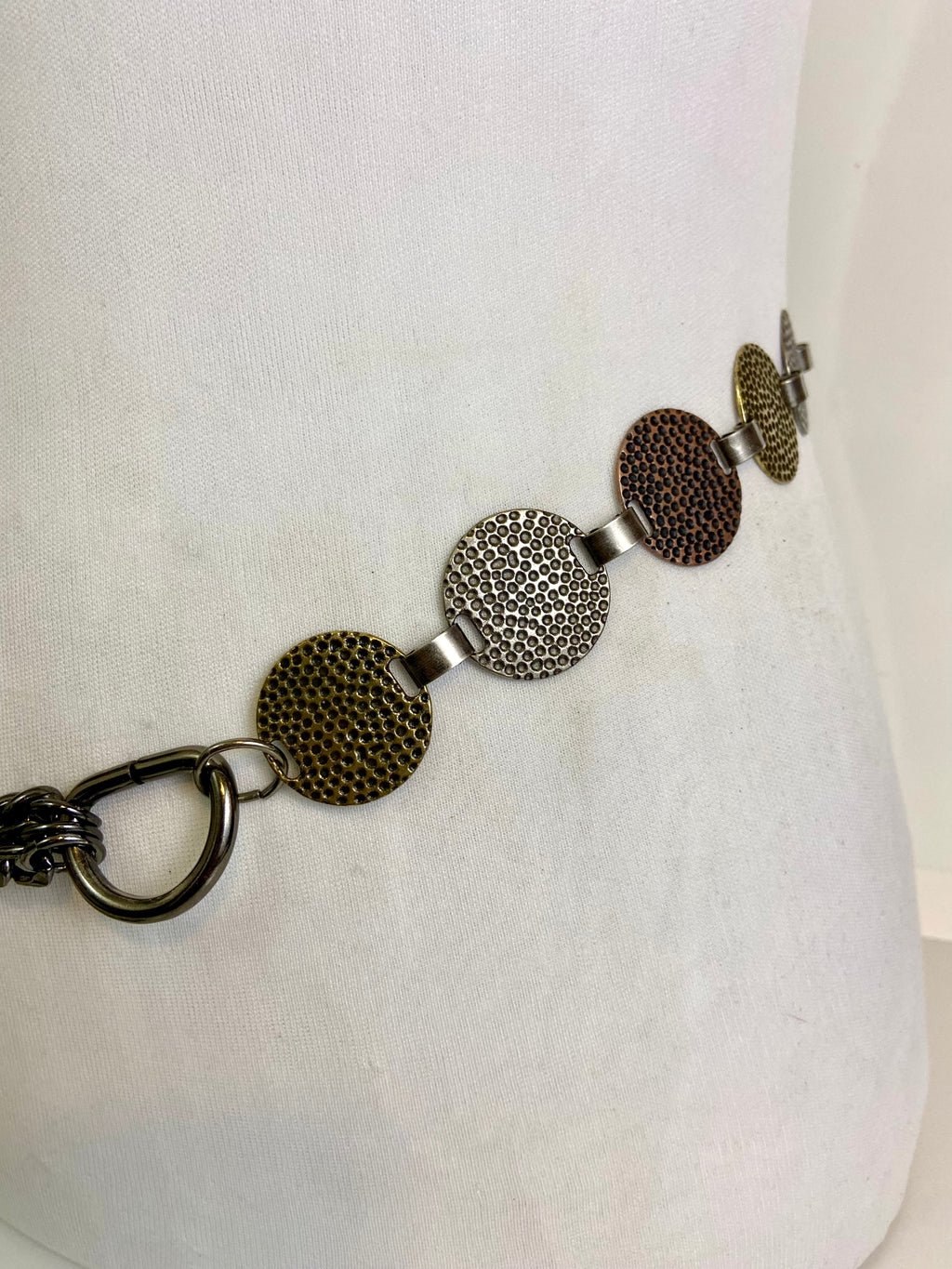 Multi colored metal chain belt