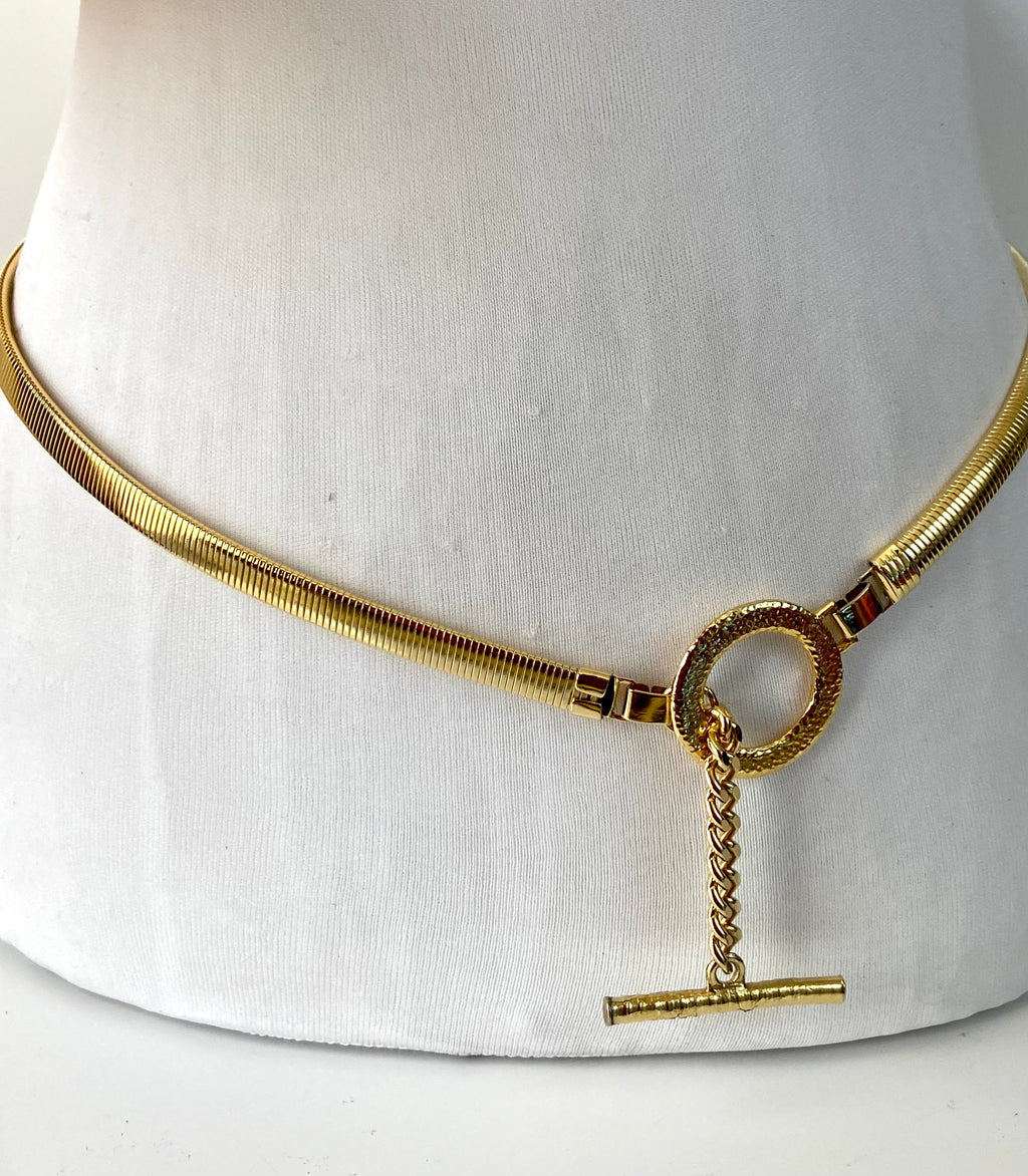Trapped gold circle belt