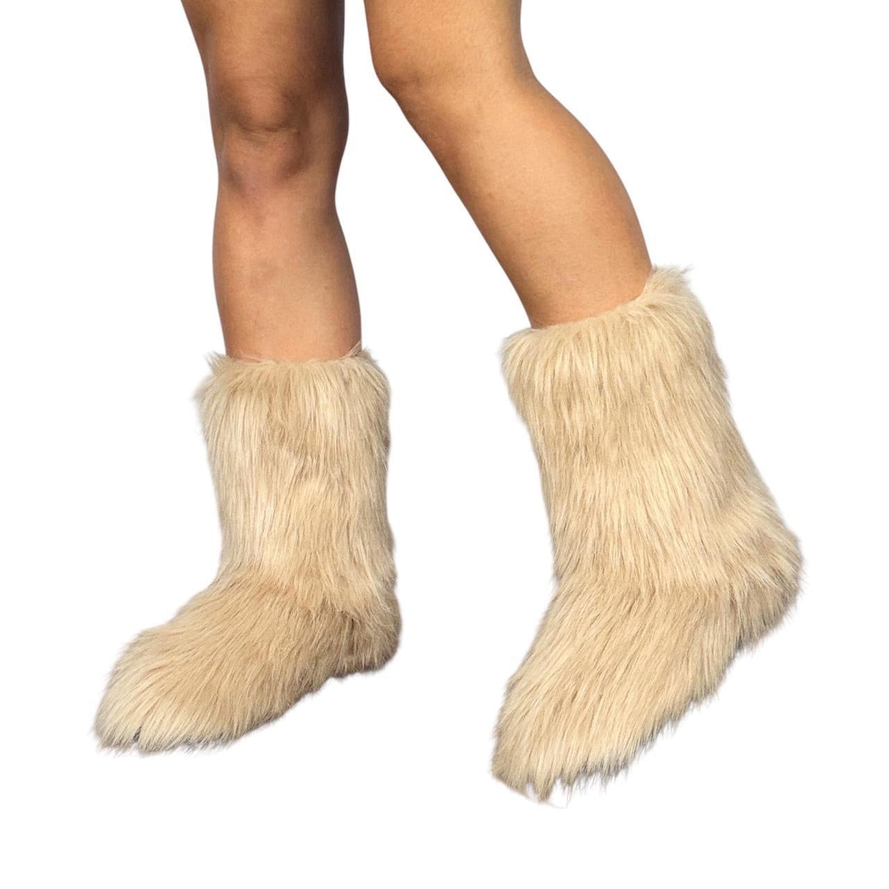Y2K Tan Faux Fur Yeti Boots (7.5)