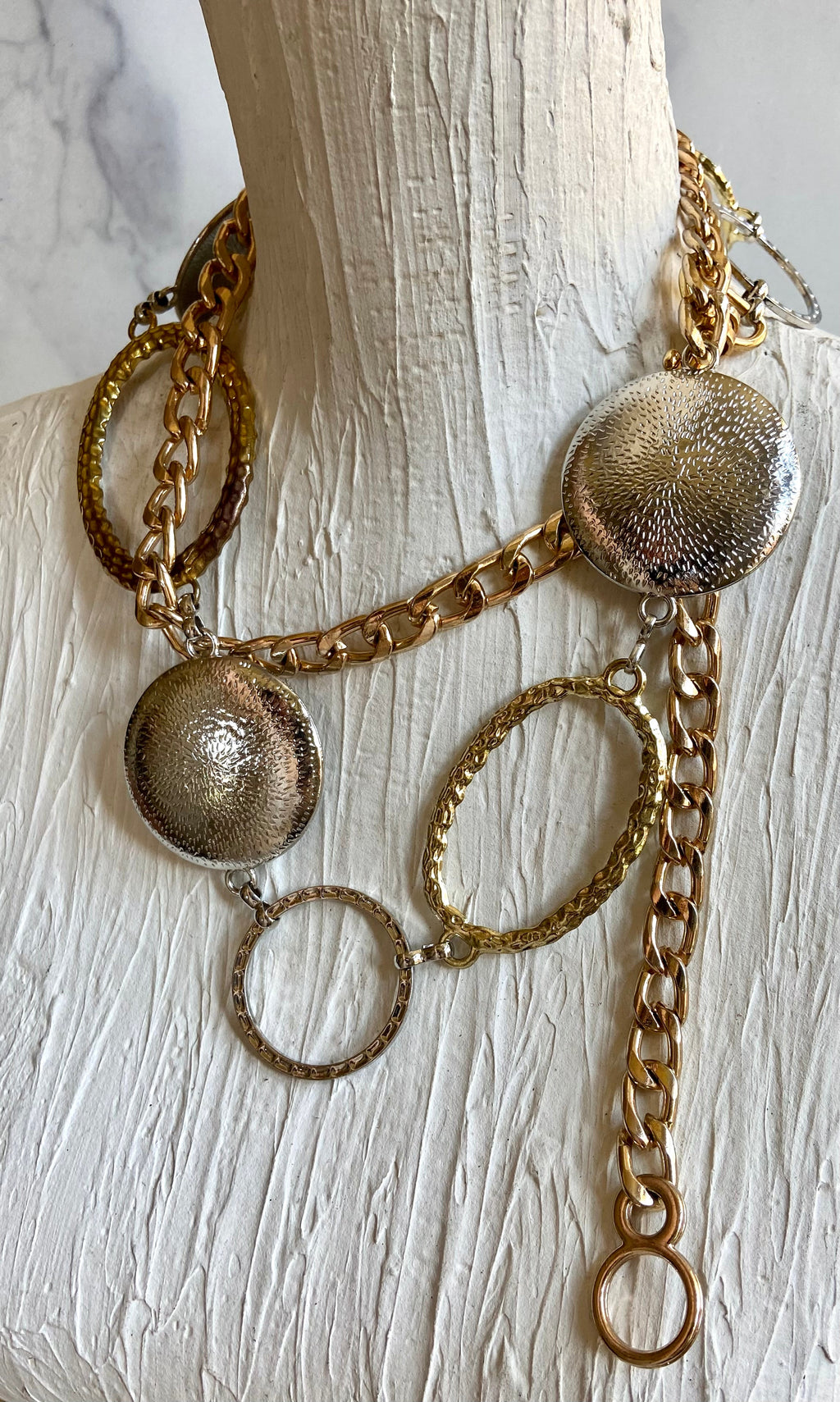 Metal shapes waist belt