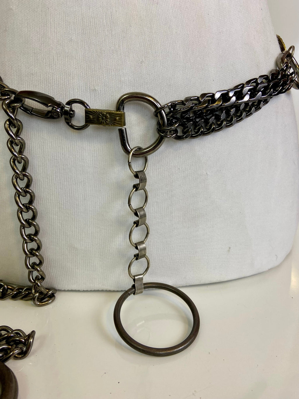 Multi colored metal chain belt