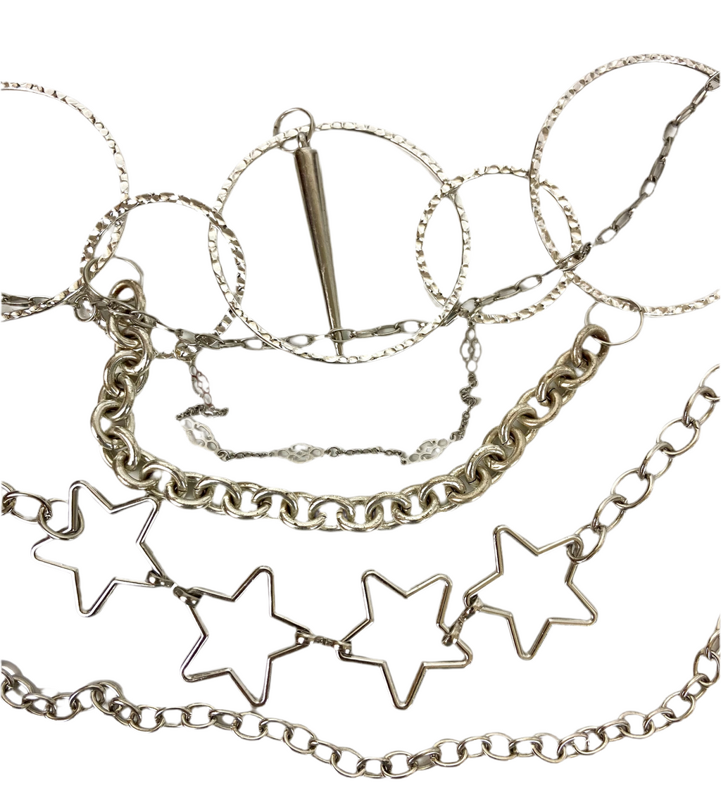 Circles 🔘 and stars ⭐️ layered chain belt