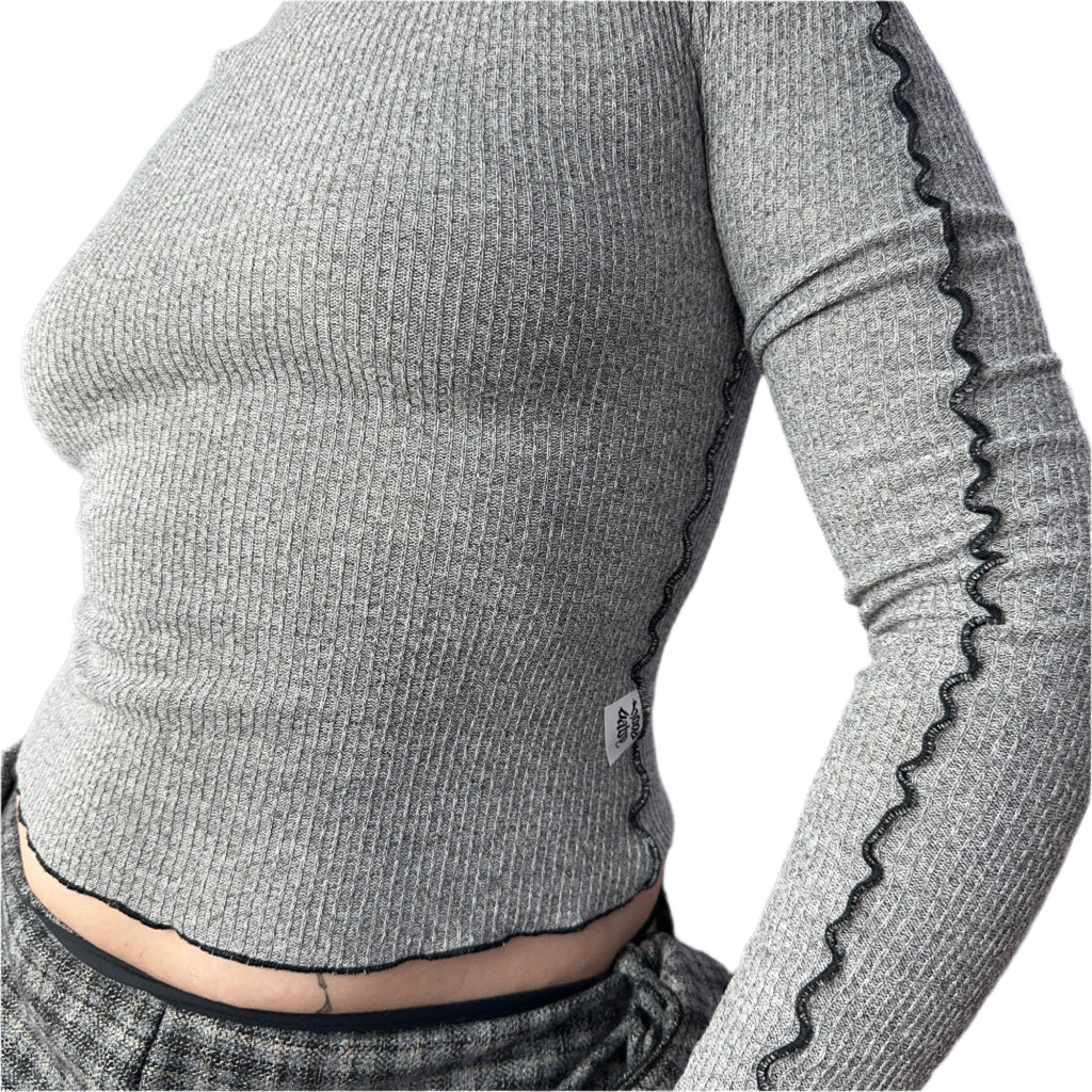 Grey Elongated Sleeve Top (S/M)