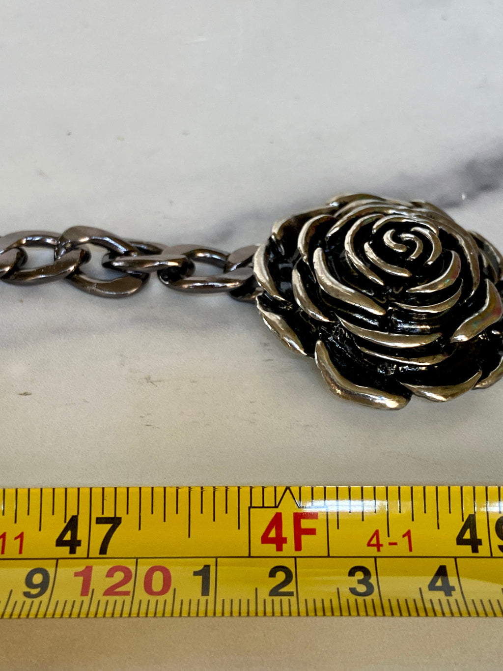 One flower chain belt