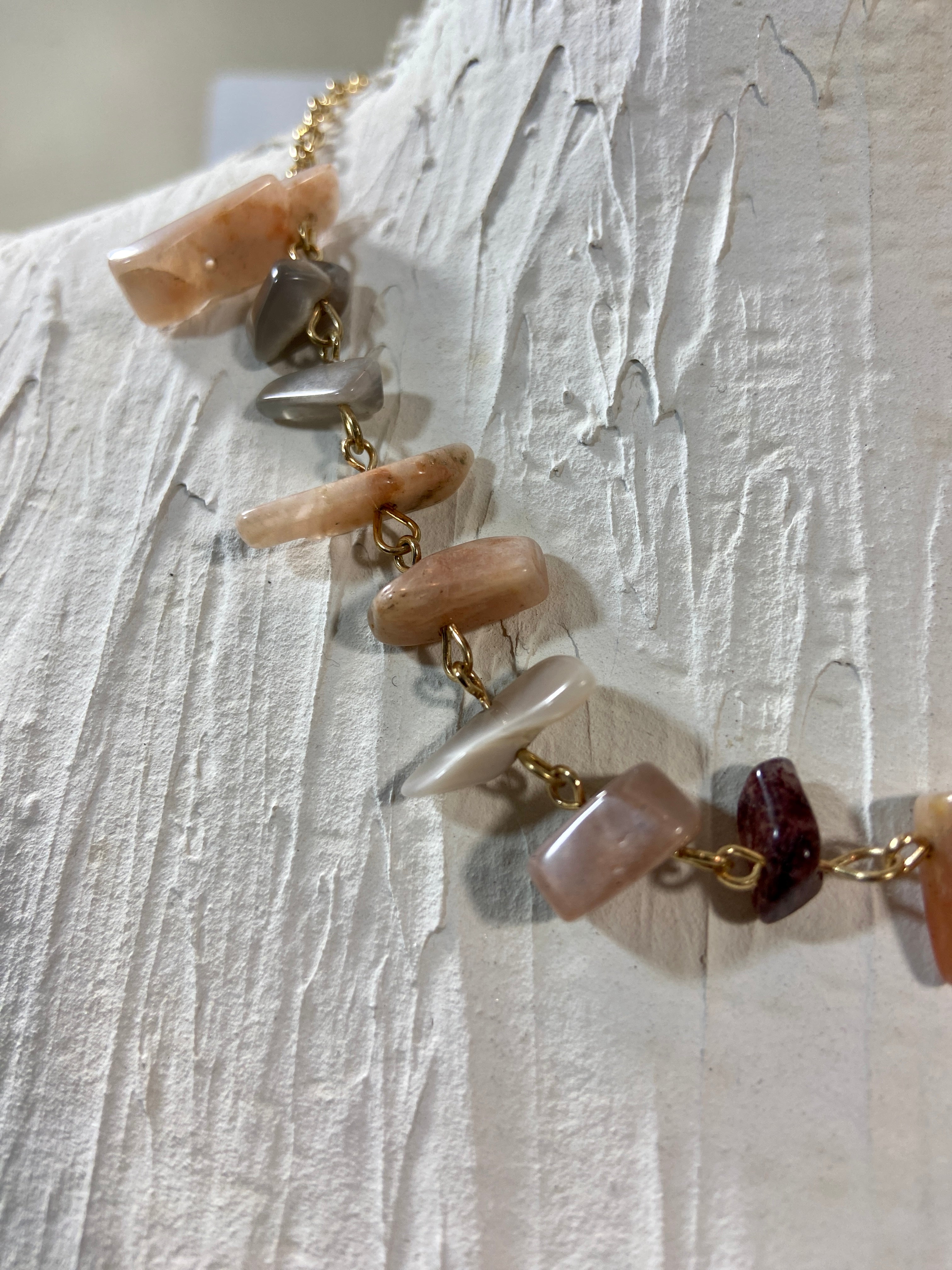 Mixed stones choker