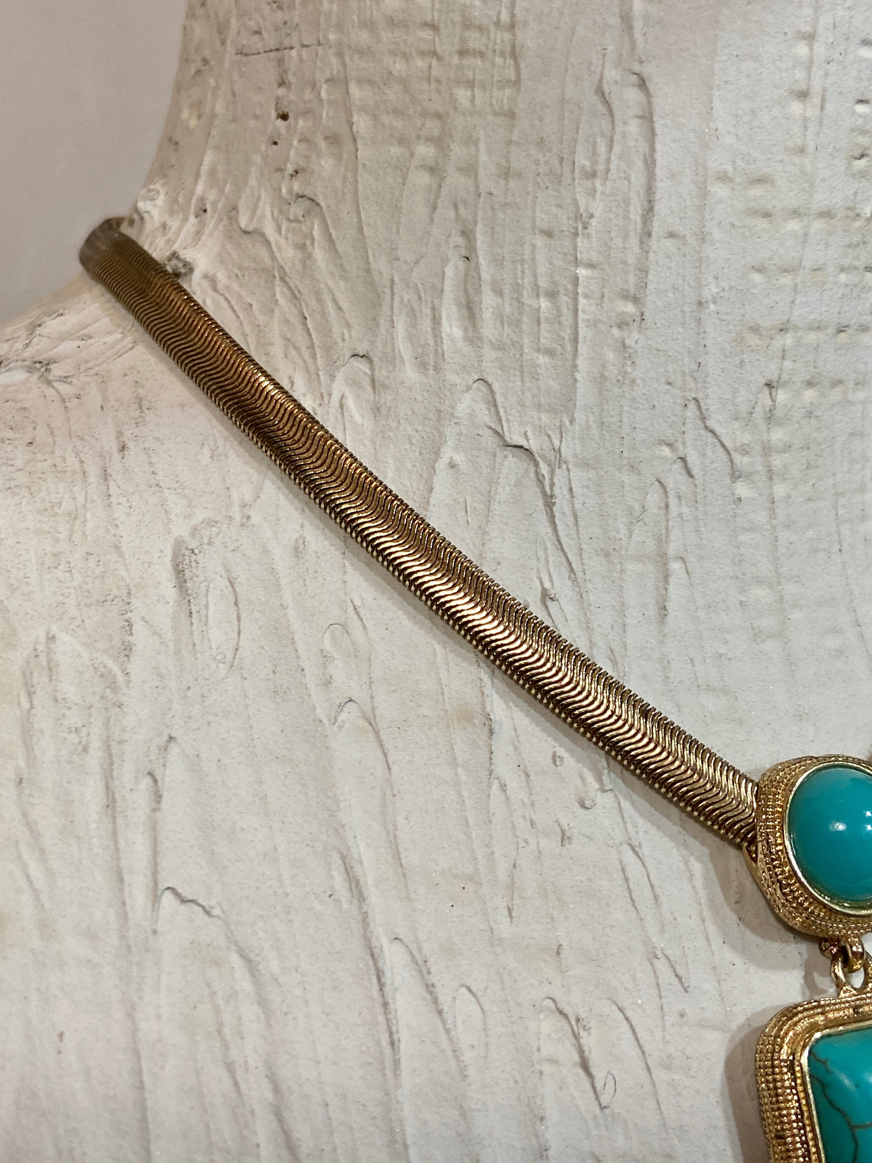 Vintage pendant choker