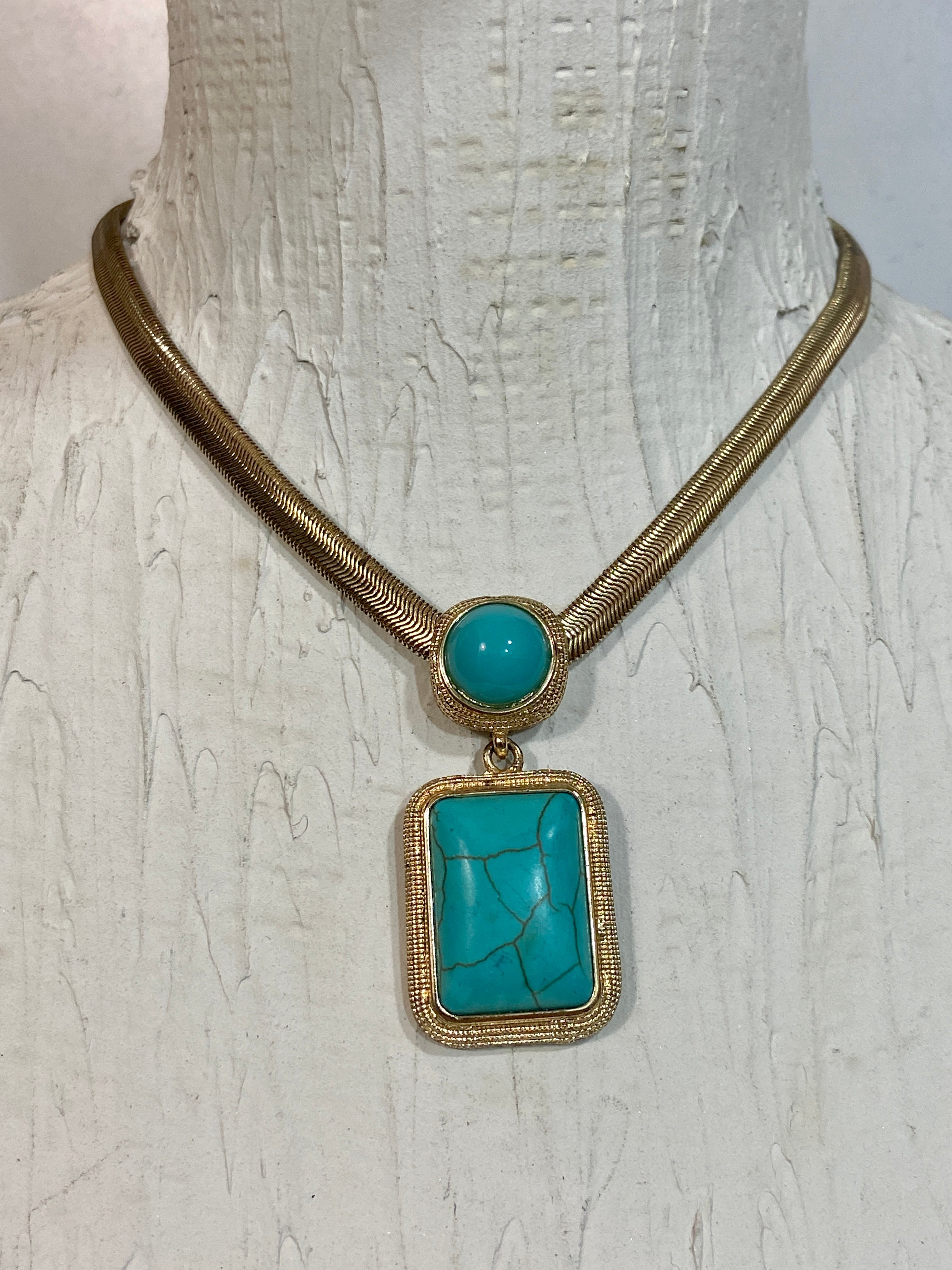 Vintage pendant choker